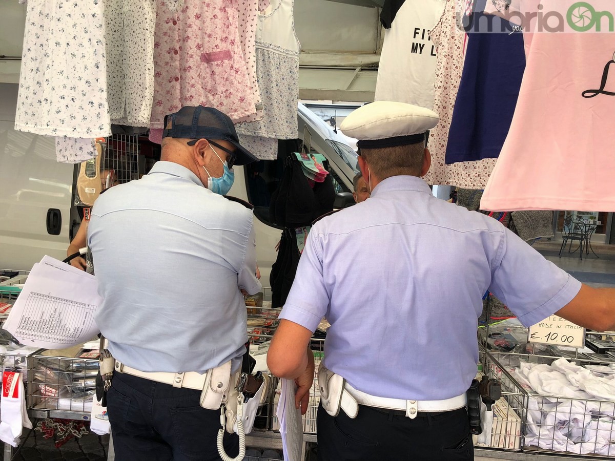 Polizia-Locale-Terni-mercatino-controlli-4-agosto-2021