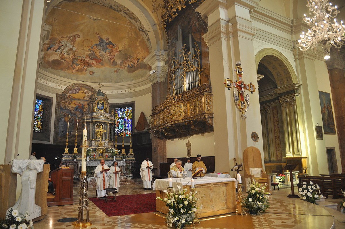 Celebrazione Pasqua duomo Terni vescovo coronavirus - 12 aprile 2020 (1)