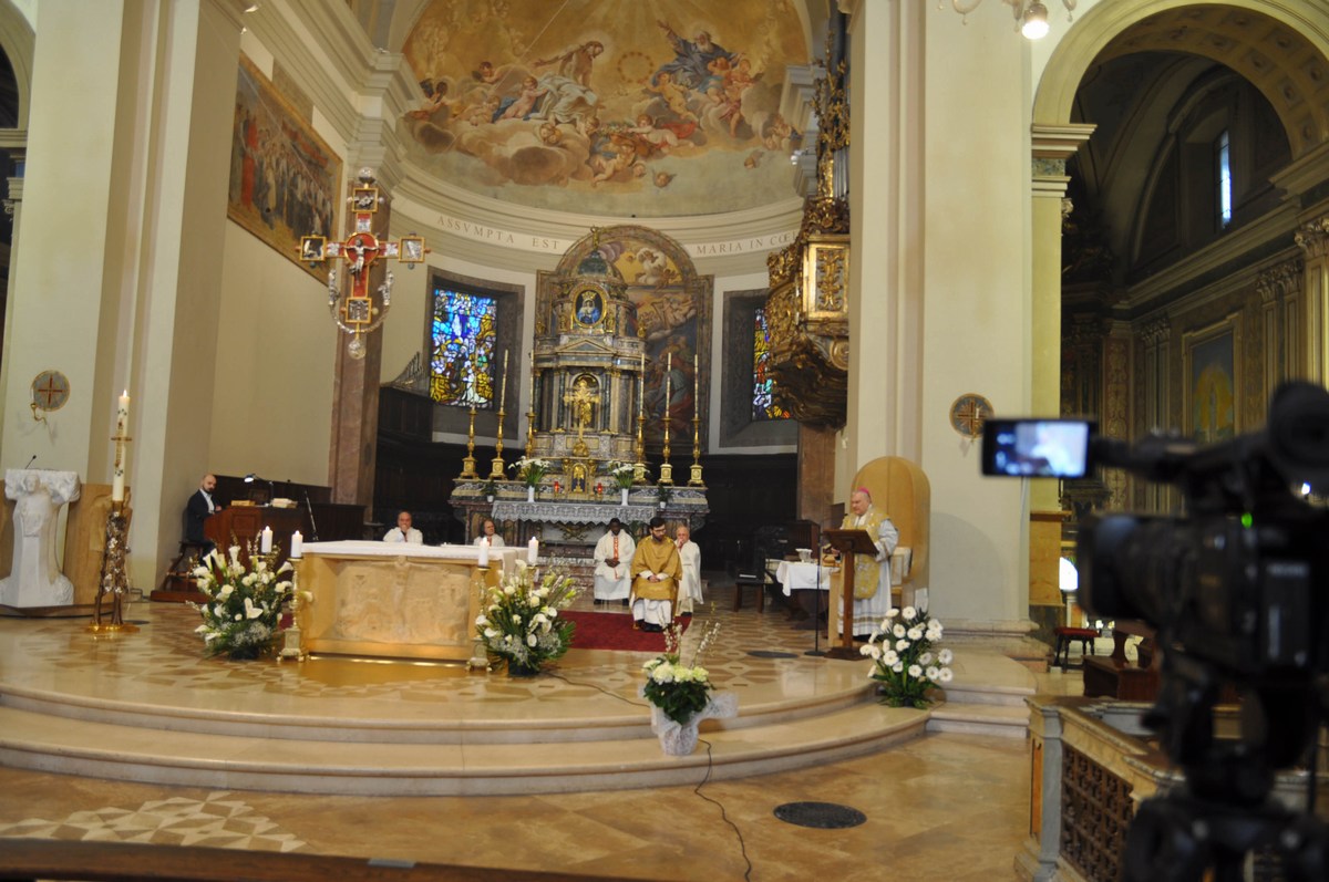 Celebrazione Pasqua duomo Terni vescovo coronavirus - 12 aprile 2020 (10)