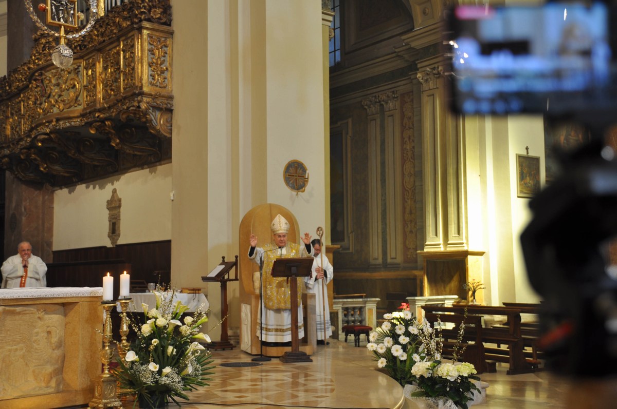 Celebrazione Pasqua duomo Terni vescovo coronavirus - 12 aprile 2020 (11)