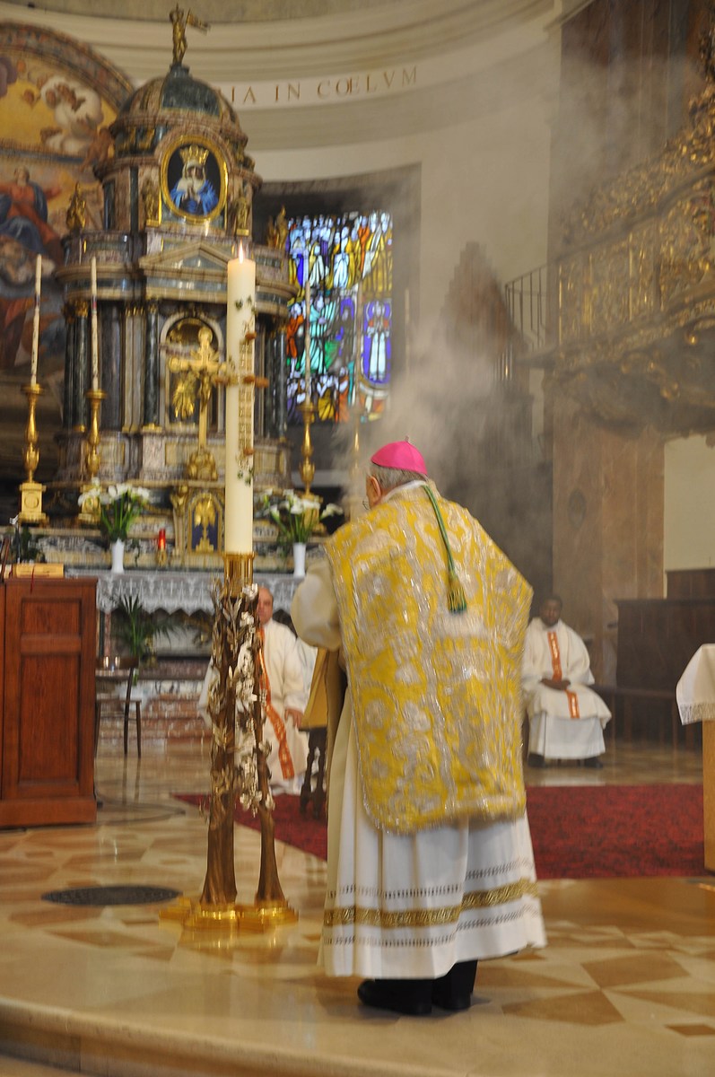 Celebrazione Pasqua duomo Terni vescovo coronavirus - 12 aprile 2020 (5)