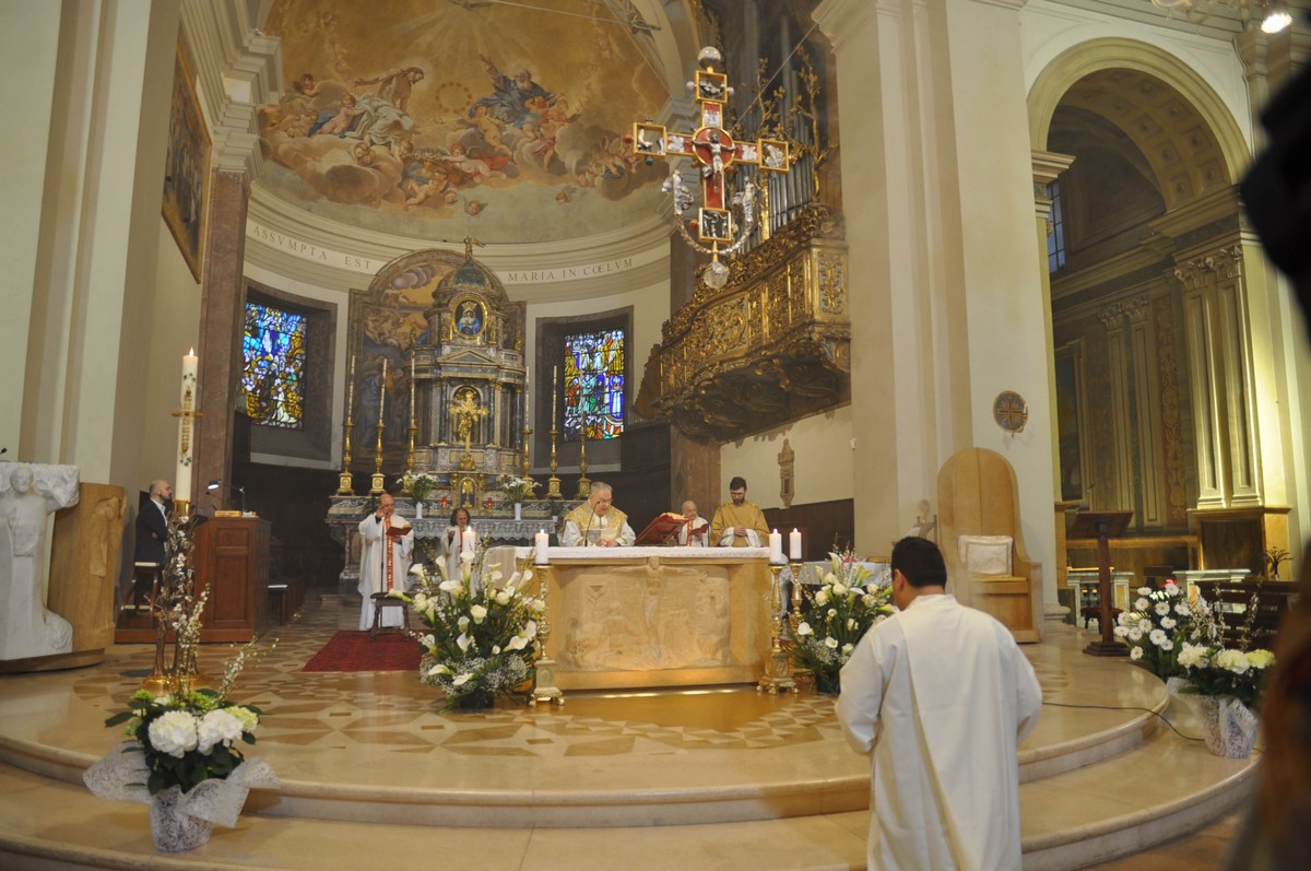 Celebrazione Pasqua duomo Terni vescovo coronavirus - 12 aprile 2020 (7)