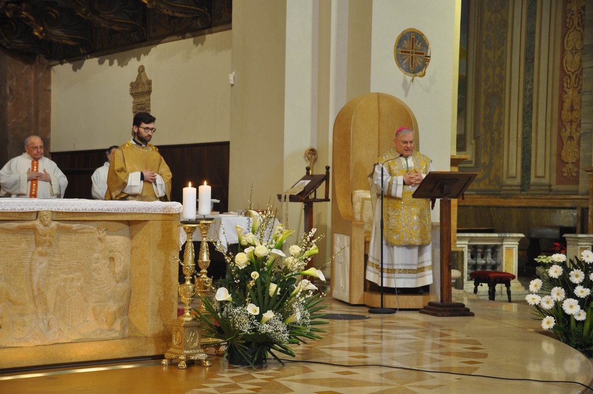 Celebrazione Pasqua duomo Terni vescovo coronavirus - 12 aprile 2020 (9)