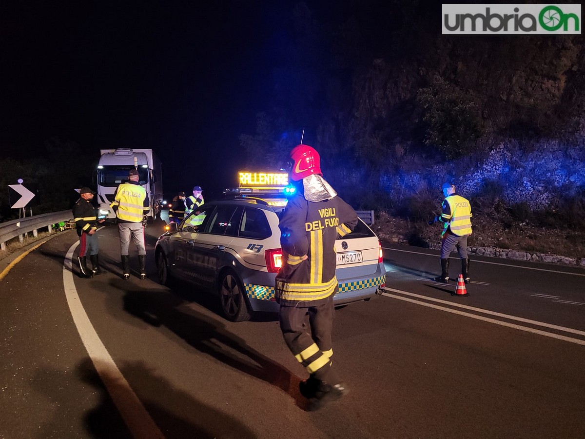 Incidente-Flaminia-polizia-Stradale-rilievi-centauro-moto-autocarro-vigili-del-fuoco