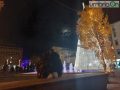 Luminarie-Terni-Natale-2022-albero-piazza-Europa-1-coppia-amore