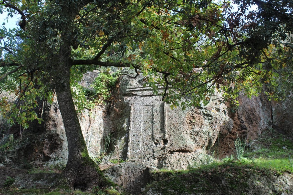 Necropoli-etrusca-Castel-dAsso-Viterbo-4