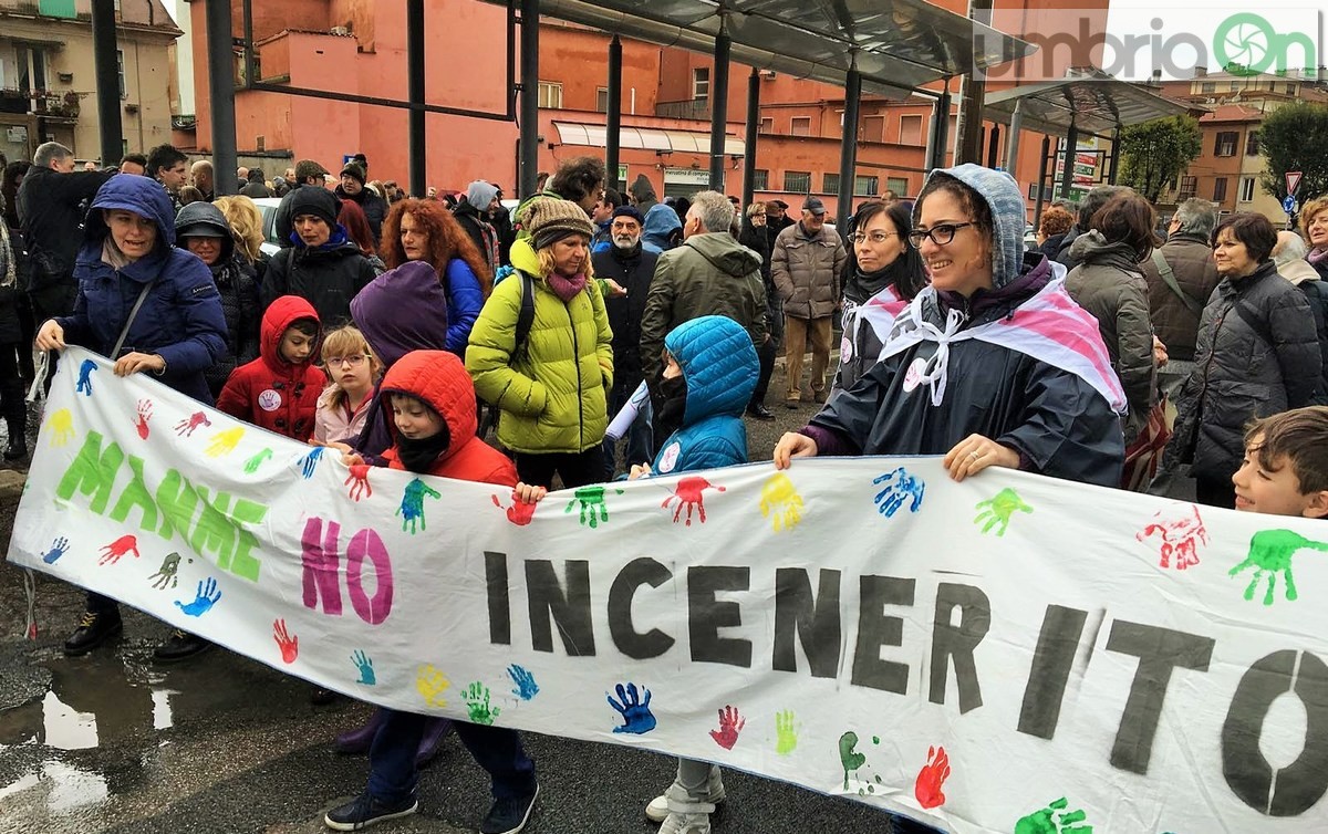 No Inceneritori Terni, corteo manifestazione pioggia - 14 febbraio 2016 (8)