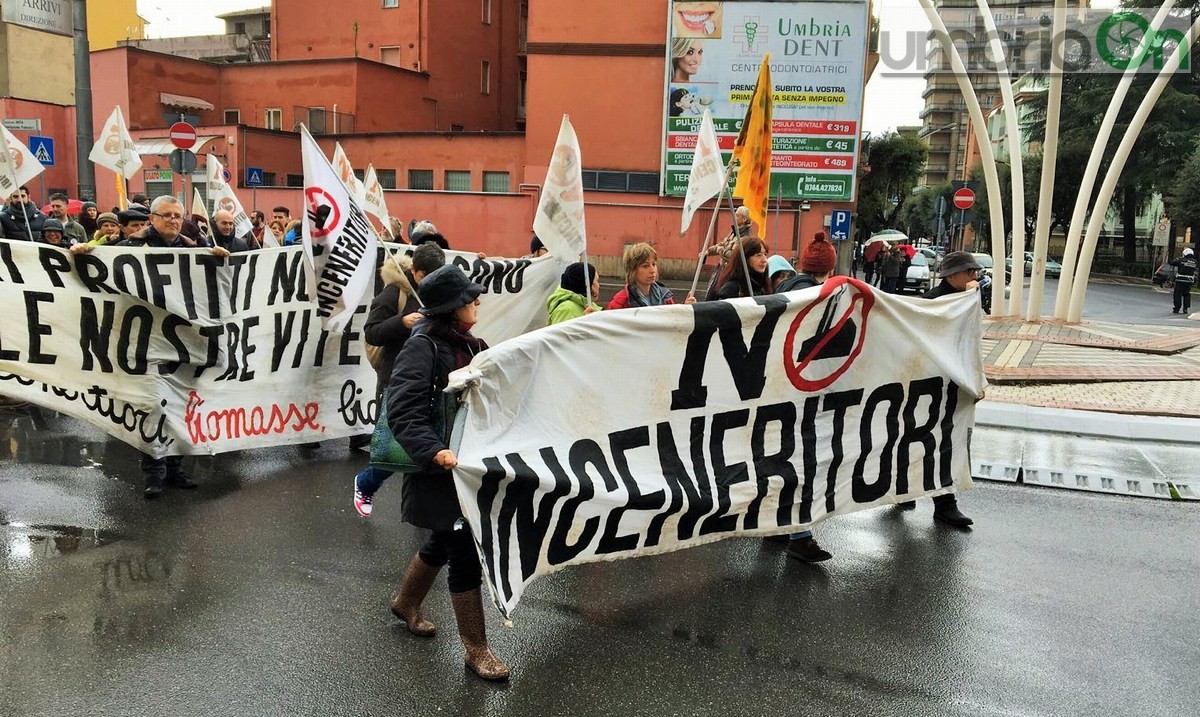 No Inceneritori Terni, corteo manifestazione pioggia - 14 febbraio 2016 (9)