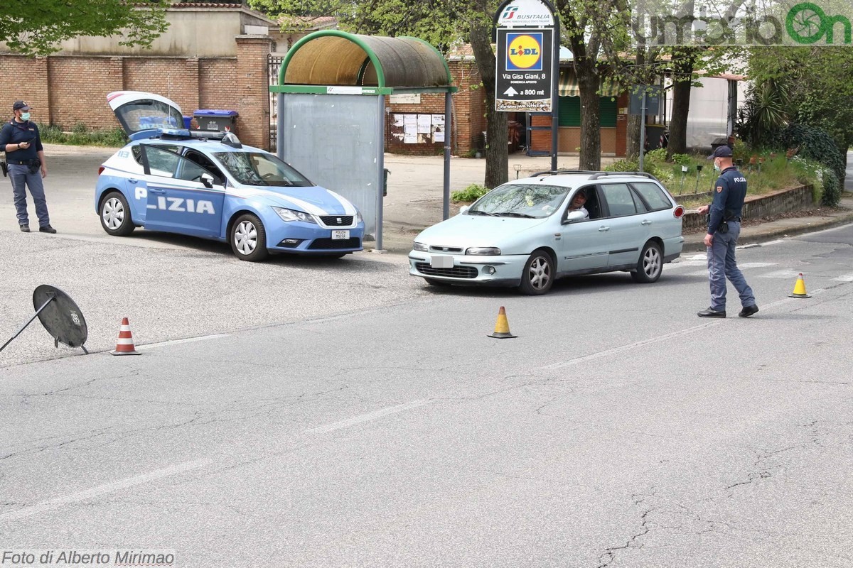 Controlli-polizia-coronavirus-Terni-Volante-13-aprile-2020-foto-Mirimao-5