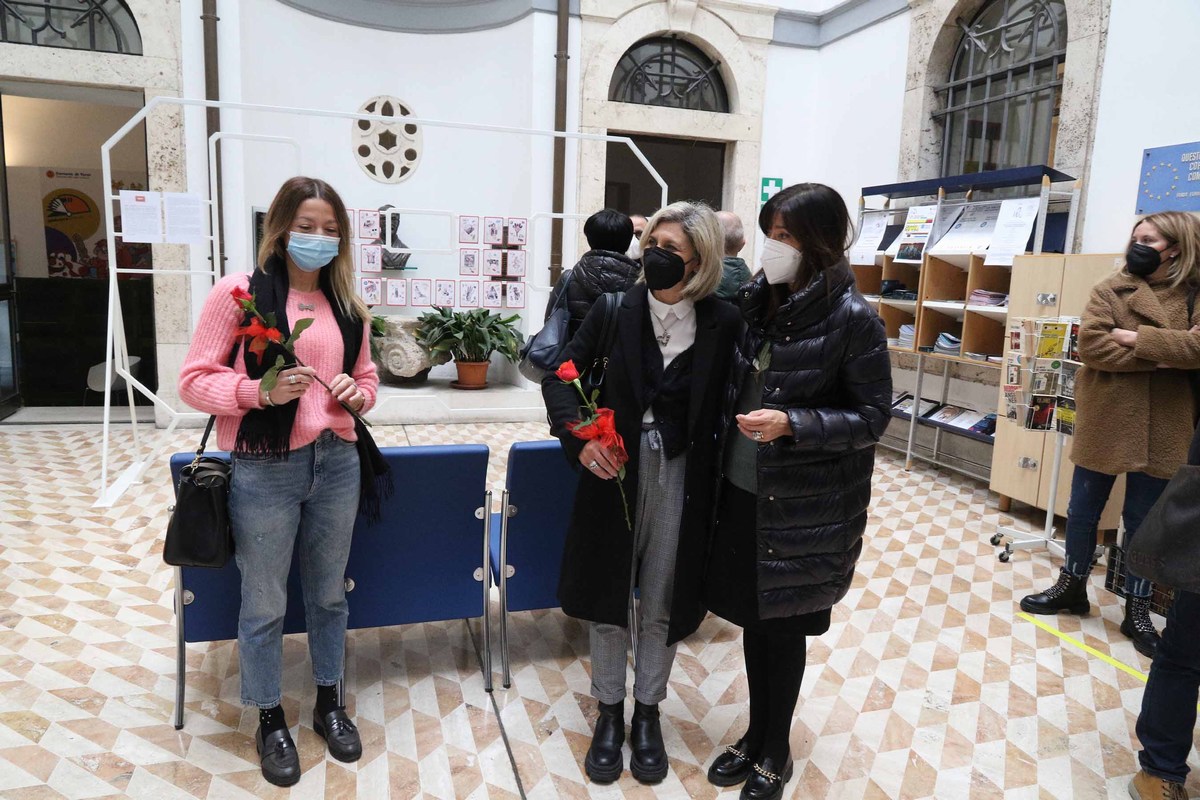 Polizia di Stato Terni contro violenza donne - 25 novembre 2021 (foto Mirimao) (11)