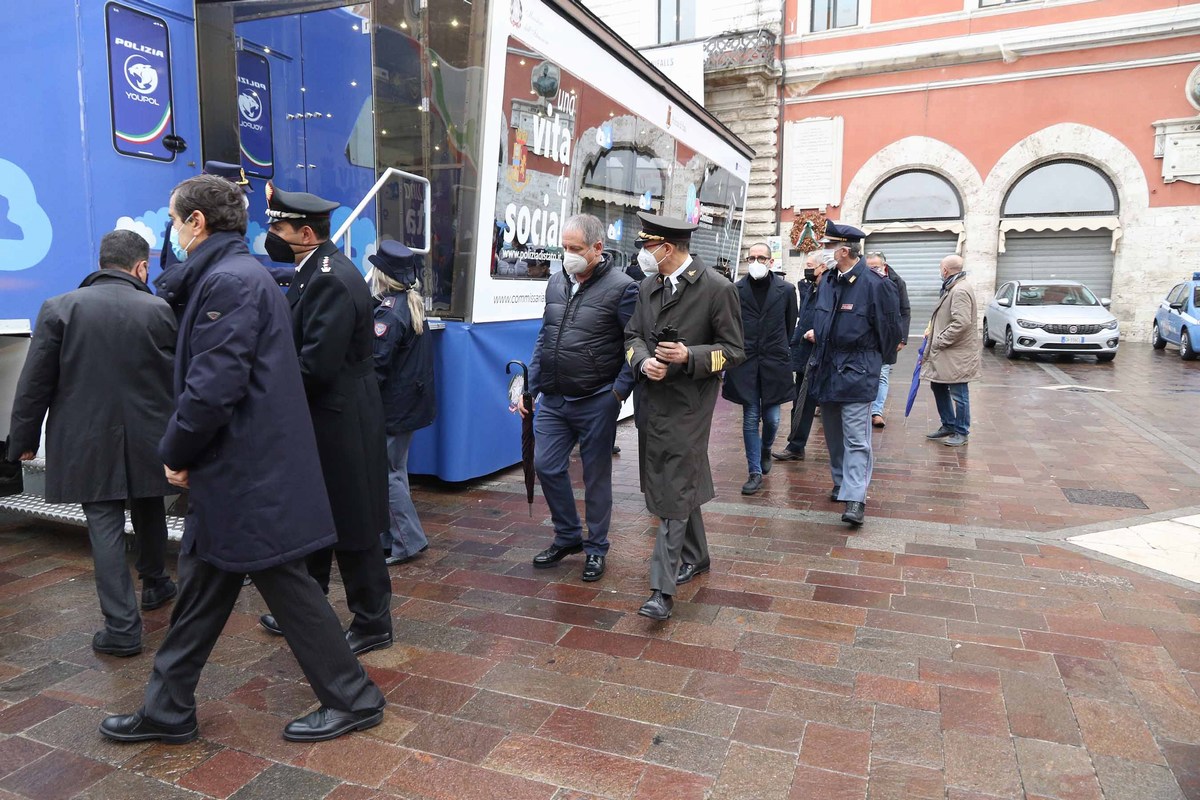 Polizia di Stato Terni contro violenza donne - 25 novembre 2021 (foto Mirimao) (2)