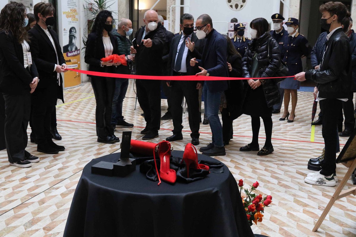 Polizia di Stato Terni contro violenza donne - 25 novembre 2021 (foto Mirimao) (21)