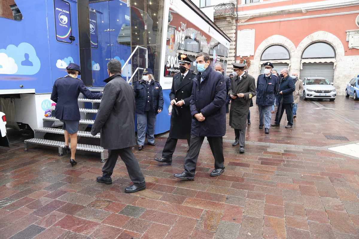 Polizia di Stato Terni contro violenza donne - 25 novembre 2021 (foto Mirimao) (3)