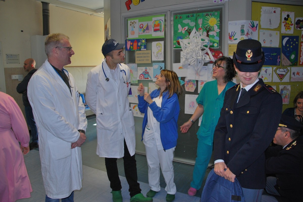 Polizia-di-Stato-Terni-Natale-bambini-pediatria-25-dicembre-2019-1