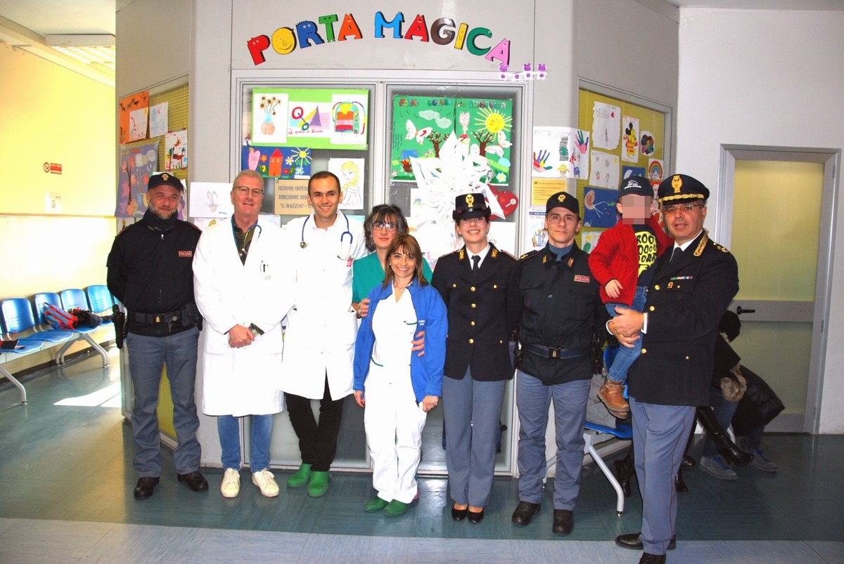 Polizia-di-Stato-Terni-Natale-bambini-pediatria-25-dicembre-2019-2