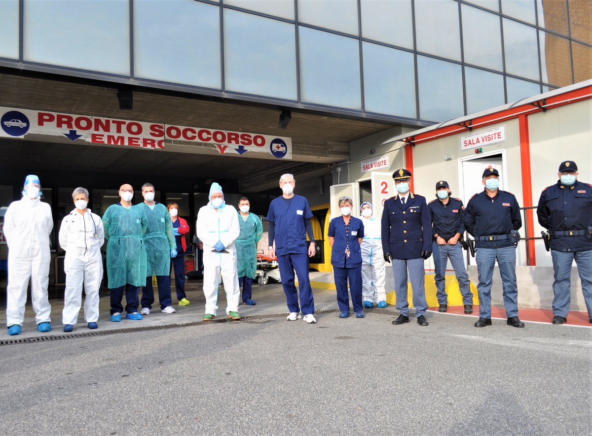 Polizia-Volante-pronto-soccorso-ospedale-Terni-Covid-12-novembre-2020-2