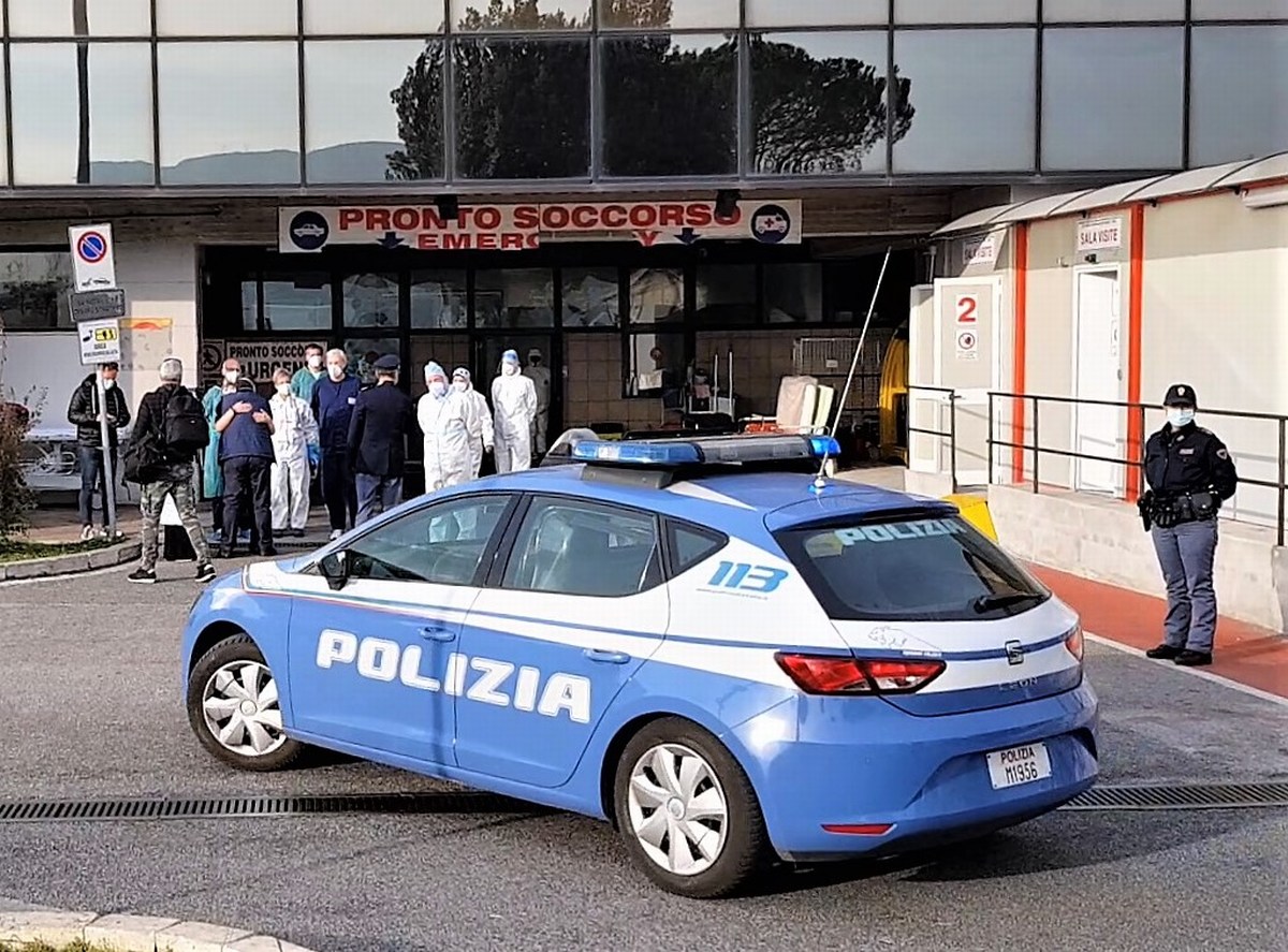 Polizia-Volante-pronto-soccorso-ospedale-Terni-Covid-12-novembre-2020-3