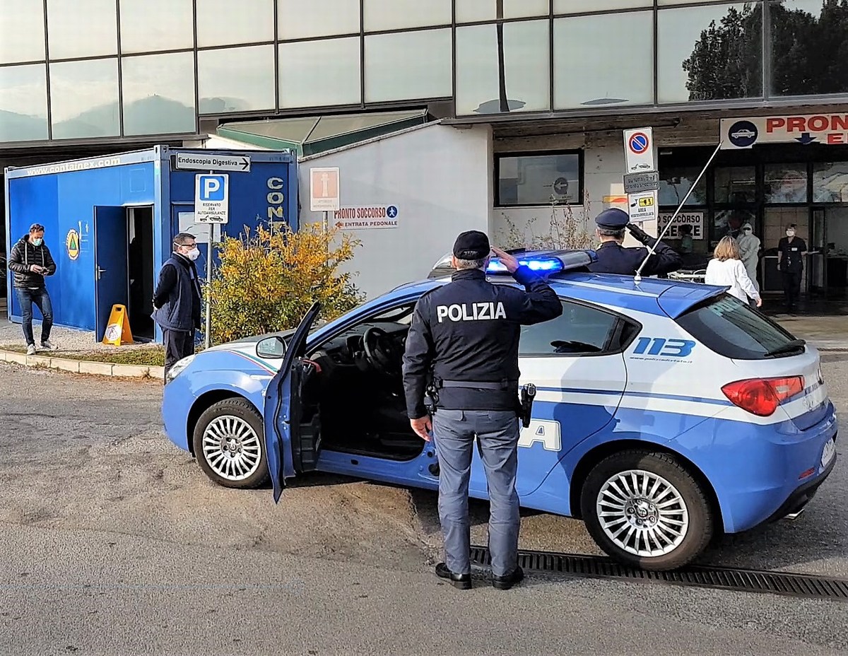 Polizia-Volante-pronto-soccorso-ospedale-Terni-Covid-12-novembre-2020-6