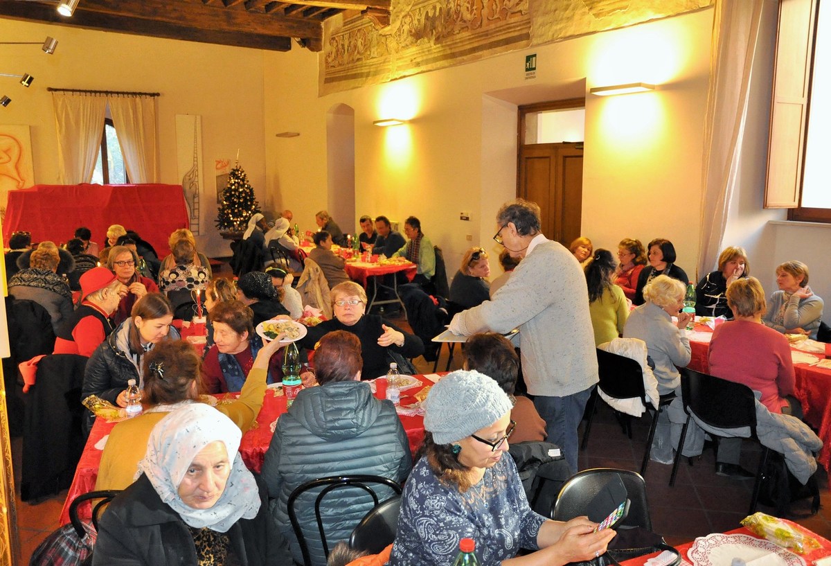 Pranzo-di-Natale-episocopio-diocesi-Terni-vescovo-25-dicembre-2018-10