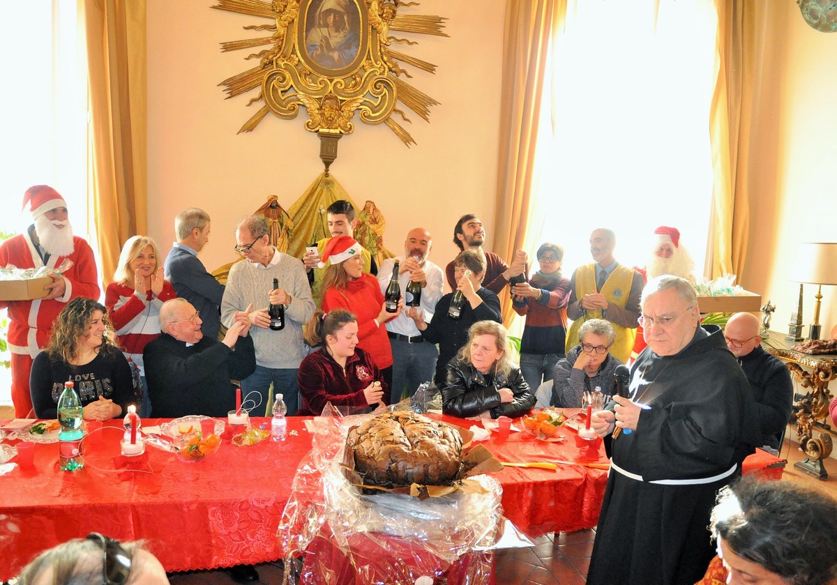 Pranzo-di-Natale-episocopio-diocesi-Terni-vescovo-25-dicembre-2018-11