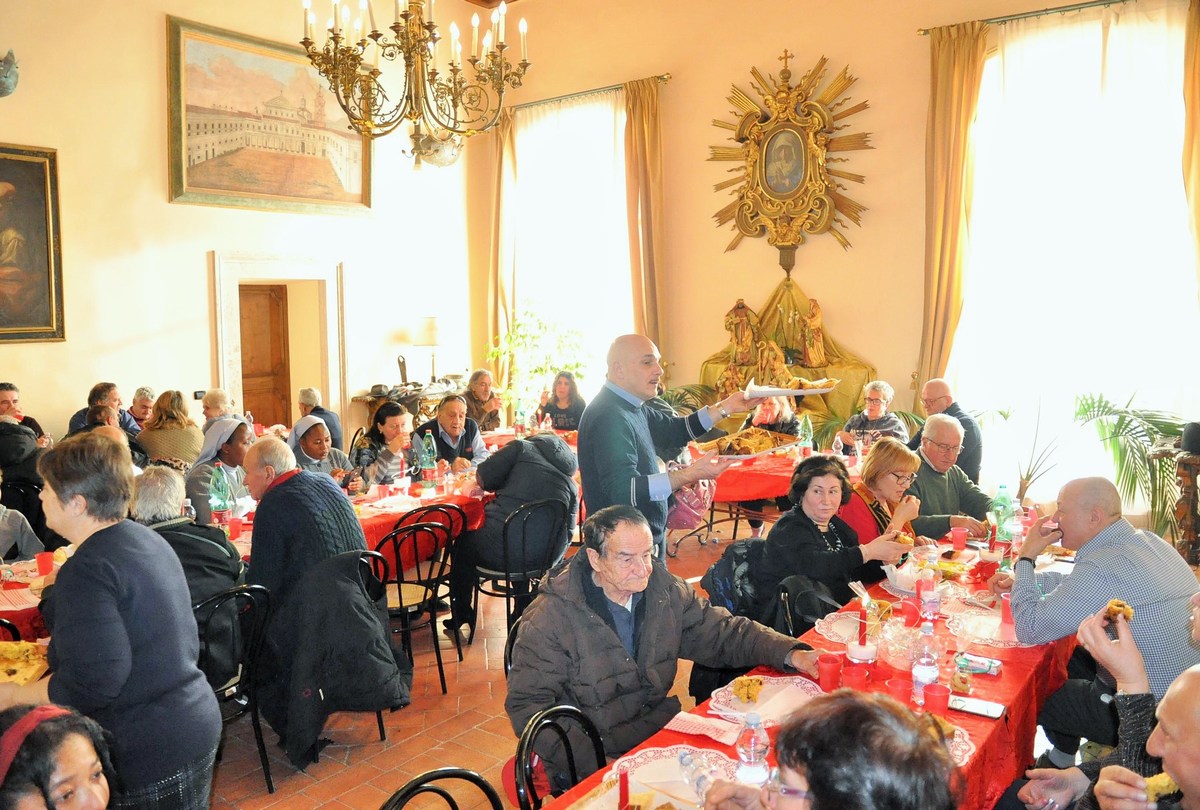 Pranzo-di-Natale-episocopio-diocesi-Terni-vescovo-25-dicembre-2018-13