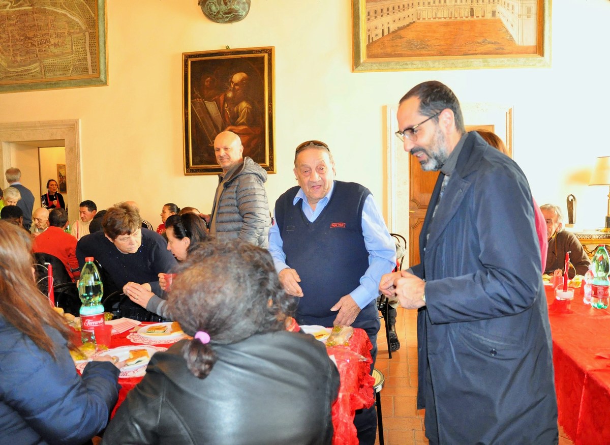 Pranzo-di-Natale-episocopio-diocesi-Terni-vescovo-25-dicembre-2018-5