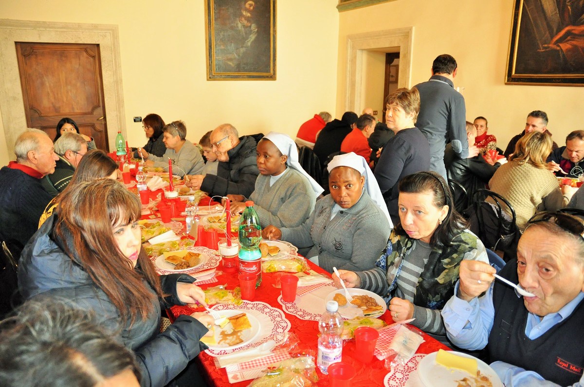 Pranzo-di-Natale-episocopio-diocesi-Terni-vescovo-25-dicembre-2018-6