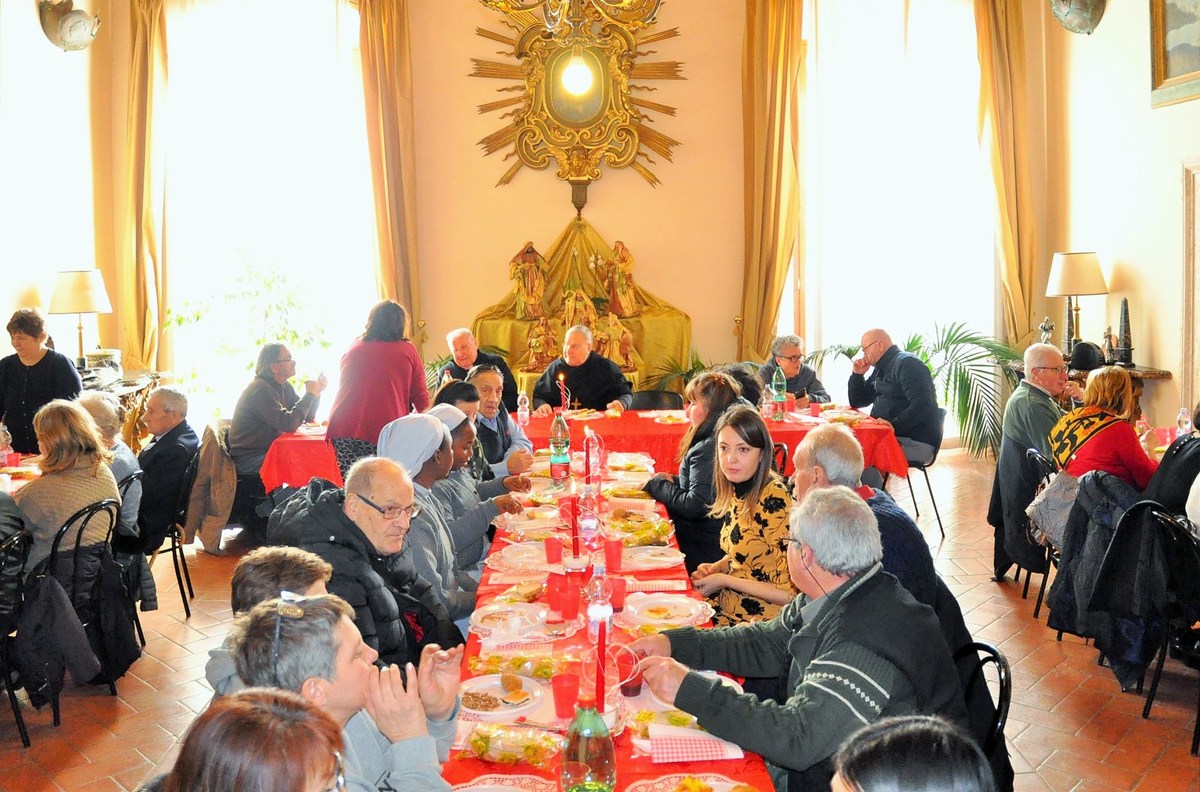 Pranzo-di-Natale-episocopio-diocesi-Terni-vescovo-25-dicembre-2018-8