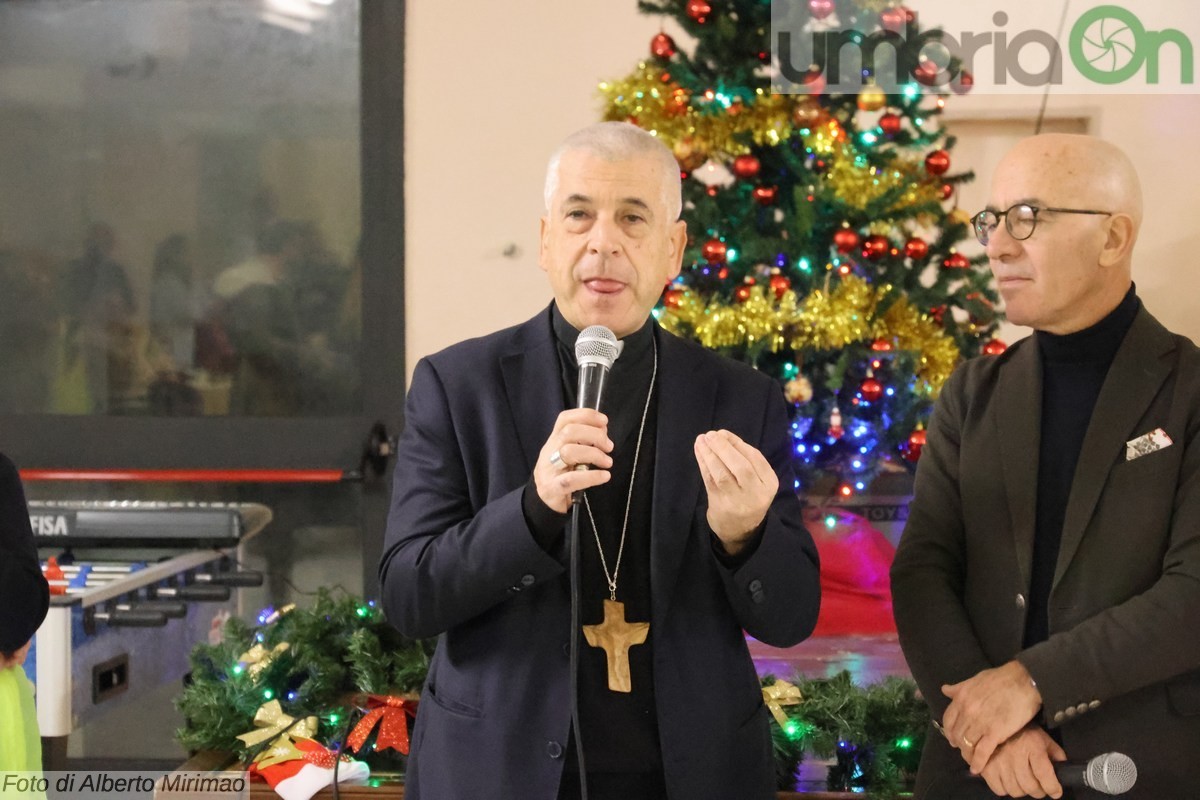 Pranzo di Natale Terni chiesa Campitello vescovo Soddu - 25 dicembre 2023 (10)