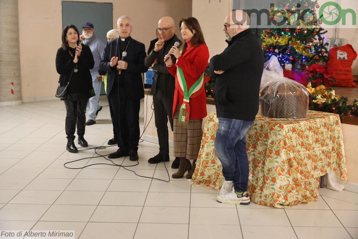 Pranzo di Natale Terni chiesa Campitello vescovo Soddu - 25 dicembre 2023 (11)