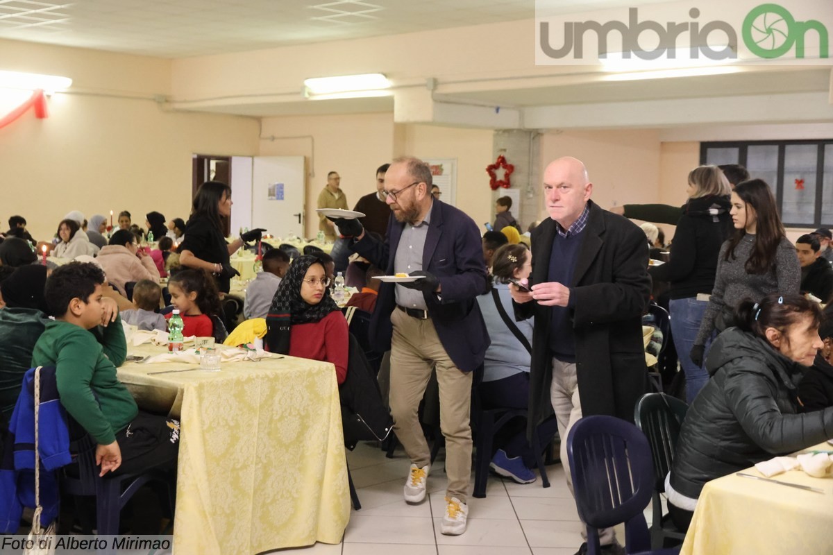 Pranzo di Natale Terni chiesa Campitello vescovo Soddu - 25 dicembre 2023 (15)