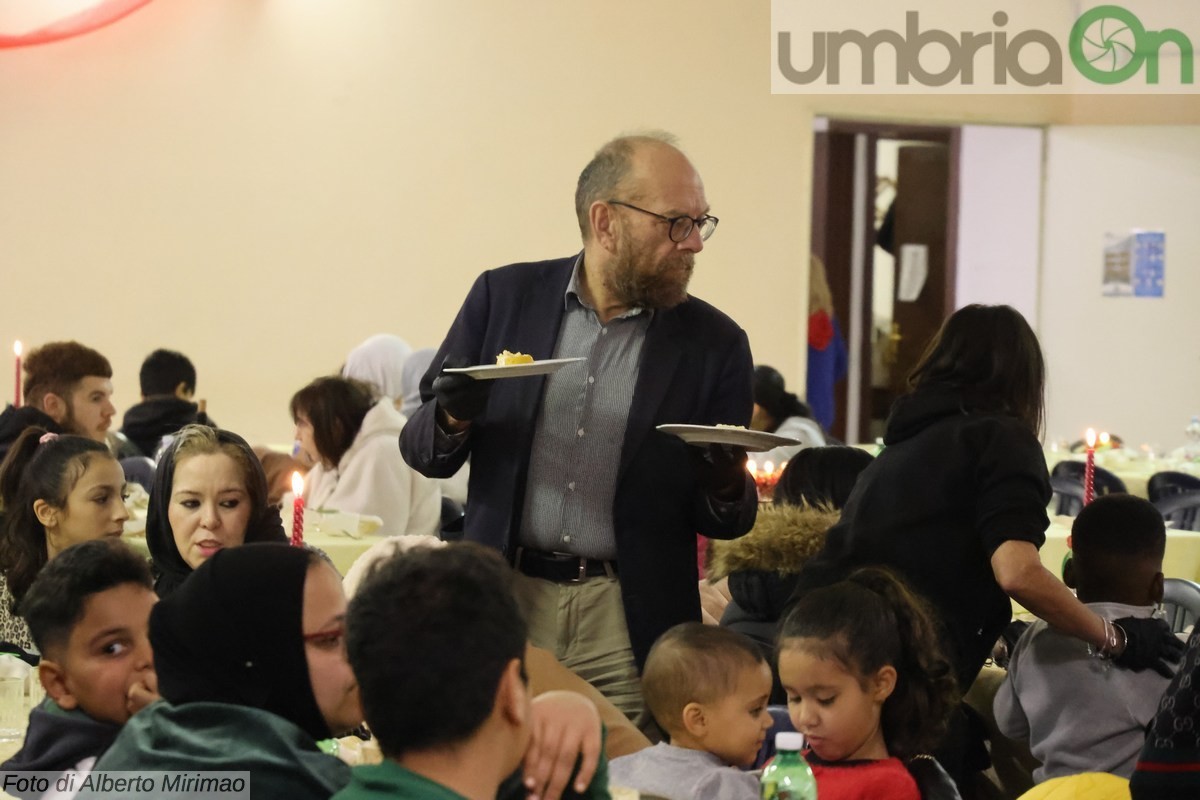 Pranzo di Natale Terni chiesa Campitello vescovo Soddu - 25 dicembre 2023 (17)