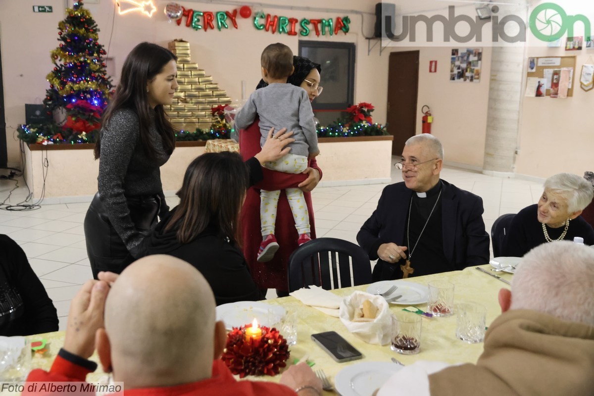 Pranzo di Natale Terni chiesa Campitello vescovo Soddu - 25 dicembre 2023 (18)