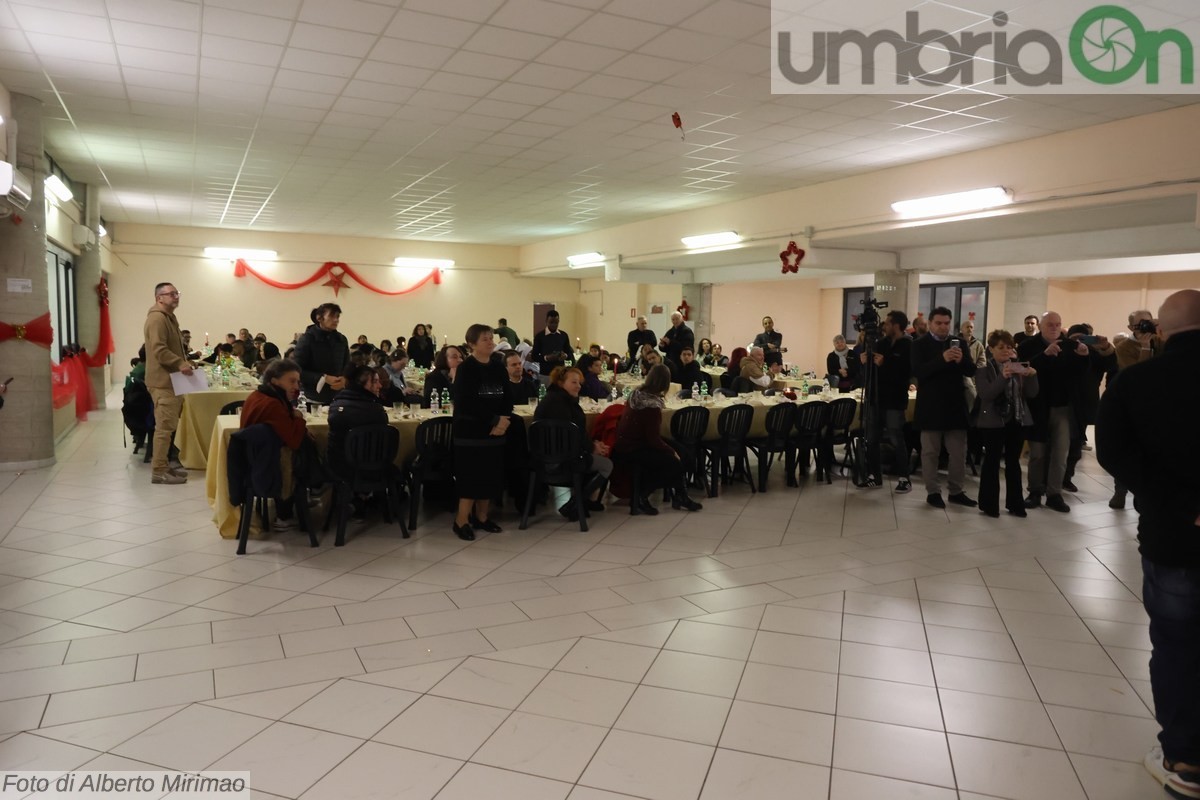 Pranzo di Natale Terni chiesa Campitello vescovo Soddu - 25 dicembre 2023 (19)