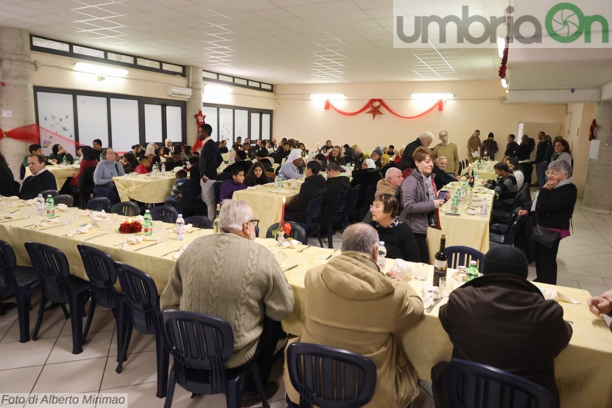 Pranzo di Natale Terni chiesa Campitello vescovo Soddu - 25 dicembre 2023 (22)