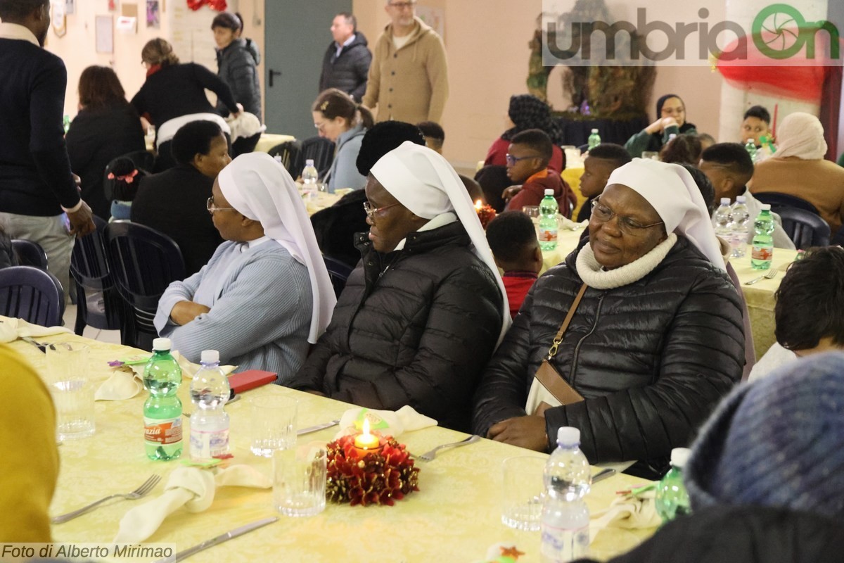 Pranzo di Natale Terni chiesa Campitello vescovo Soddu - 25 dicembre 2023 (23)