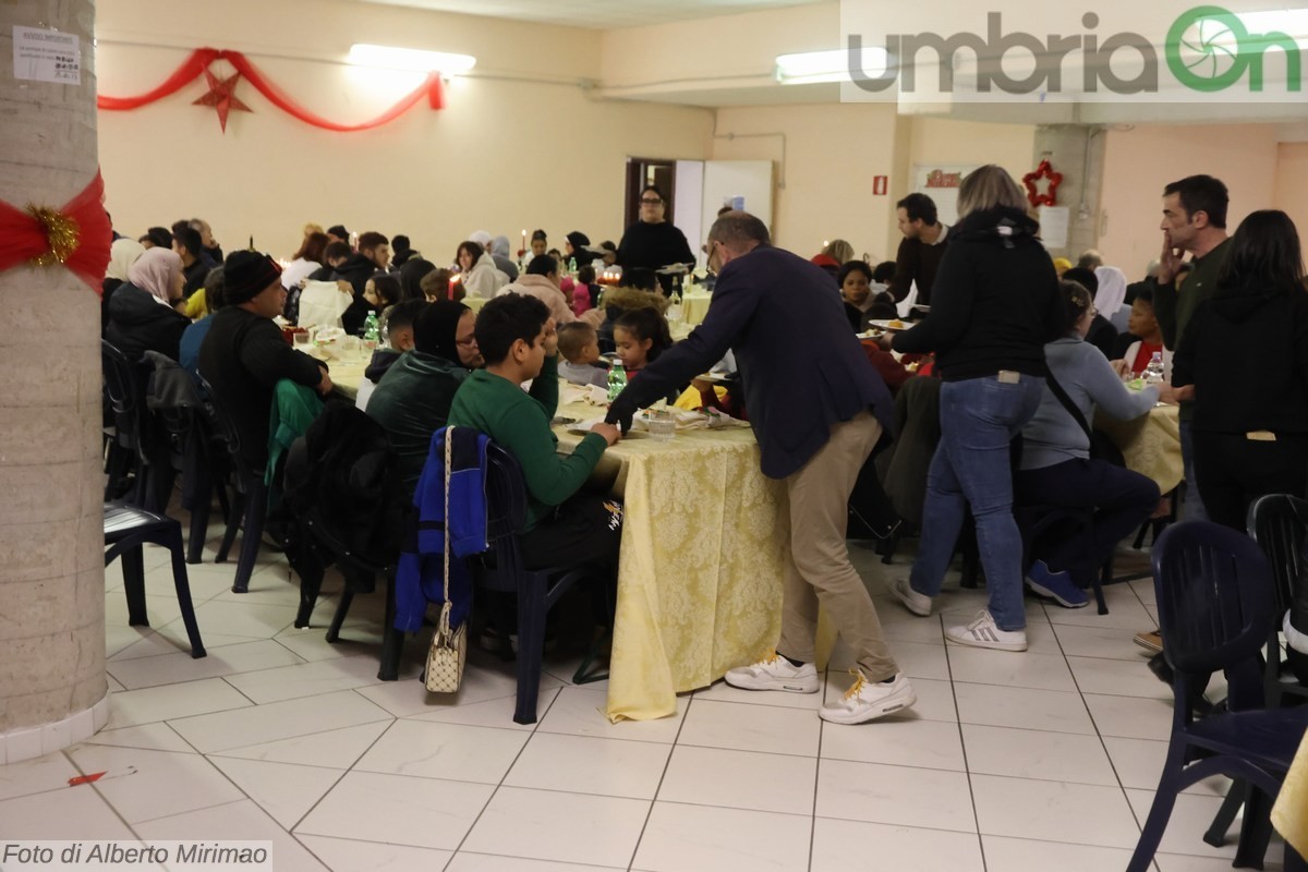 Pranzo di Natale Terni chiesa Campitello vescovo Soddu - 25 dicembre 2023 (24)