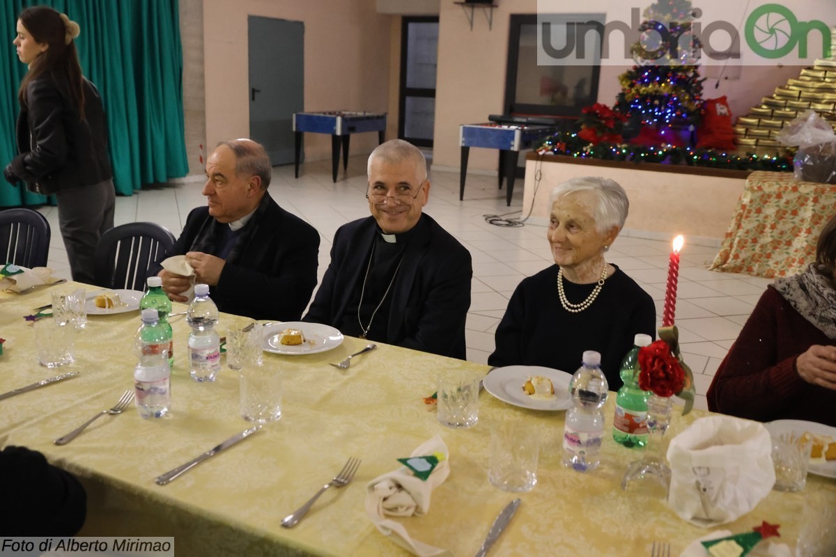 Pranzo di Natale Terni chiesa Campitello vescovo Soddu - 25 dicembre 2023 (25)
