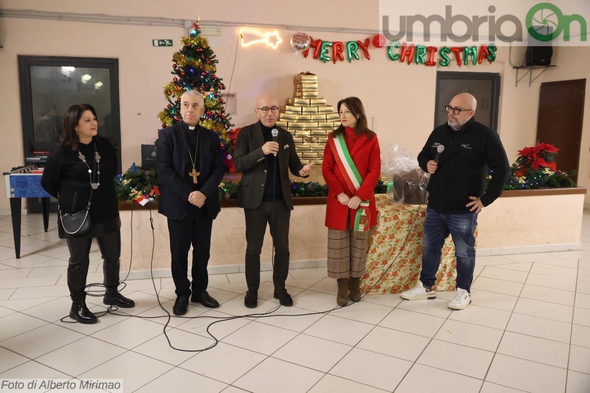 Pranzo di Natale Terni chiesa Campitello vescovo Soddu - 25 dicembre 2023 (27)