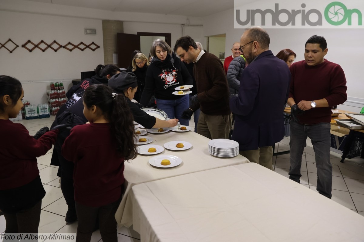 Pranzo di Natale Terni chiesa Campitello vescovo Soddu - 25 dicembre 2023 (3)