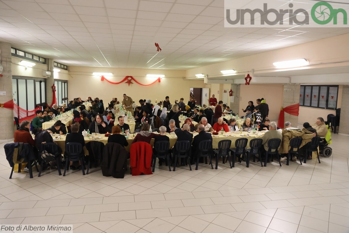 Pranzo di Natale Terni chiesa Campitello vescovo Soddu - 25 dicembre 2023 (30)