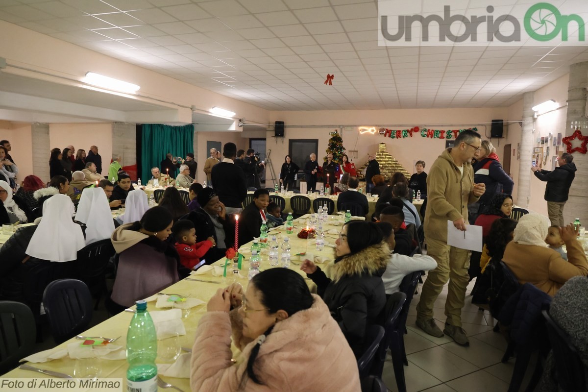 Pranzo di Natale Terni chiesa Campitello vescovo Soddu - 25 dicembre 2023 (31)