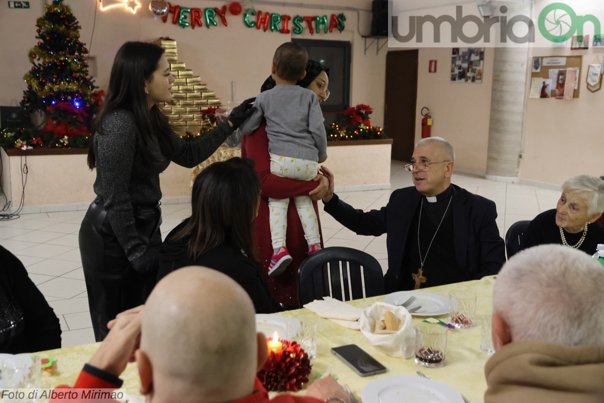 Pranzo di Natale Terni chiesa Campitello vescovo Soddu - 25 dicembre 2023 (33)