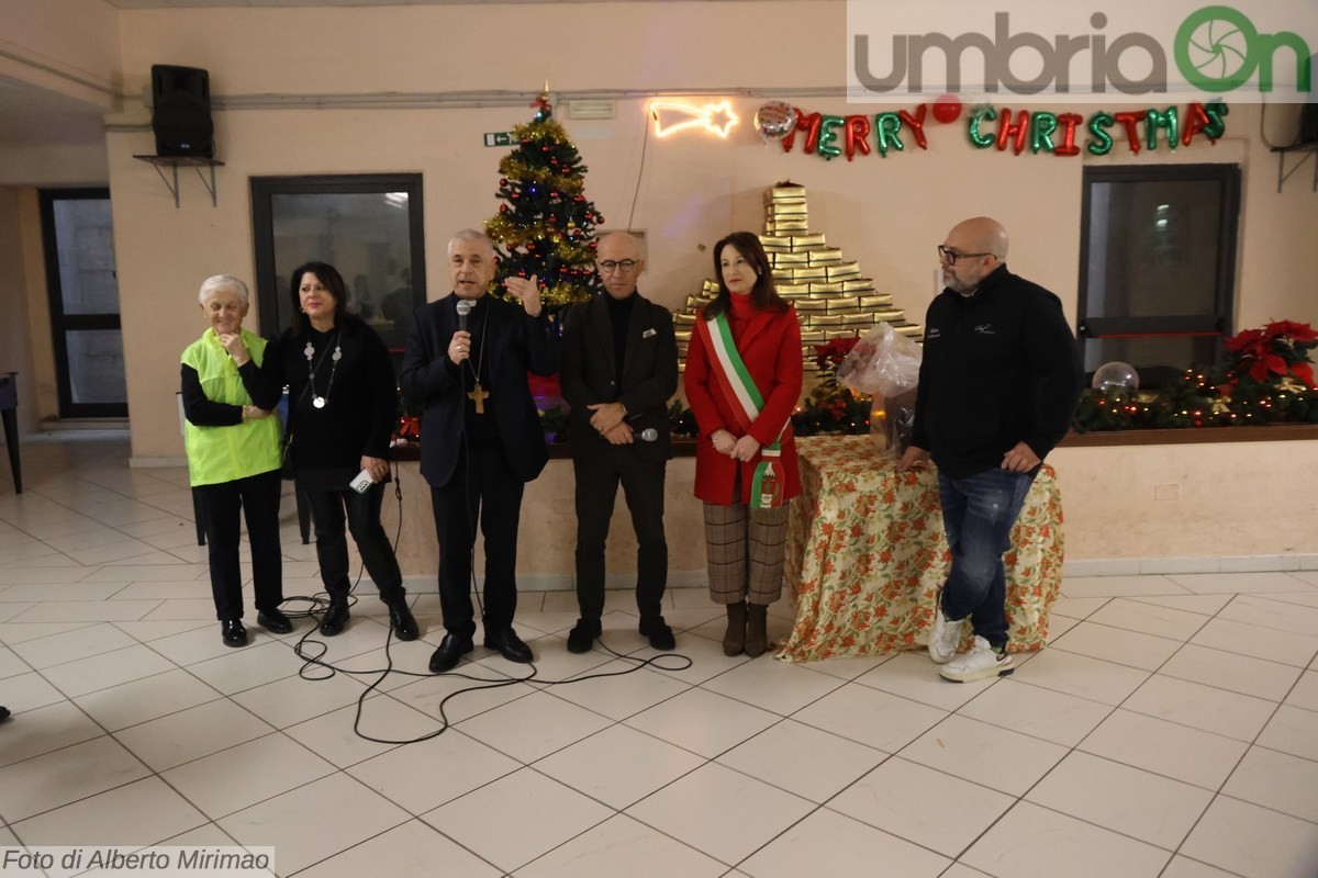 Pranzo di Natale Terni chiesa Campitello vescovo Soddu - 25 dicembre 2023 (5)