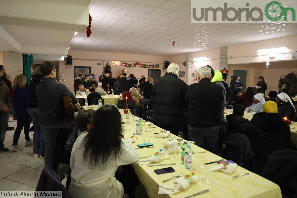 Pranzo di Natale Terni chiesa Campitello vescovo Soddu - 25 dicembre 2023 (8)