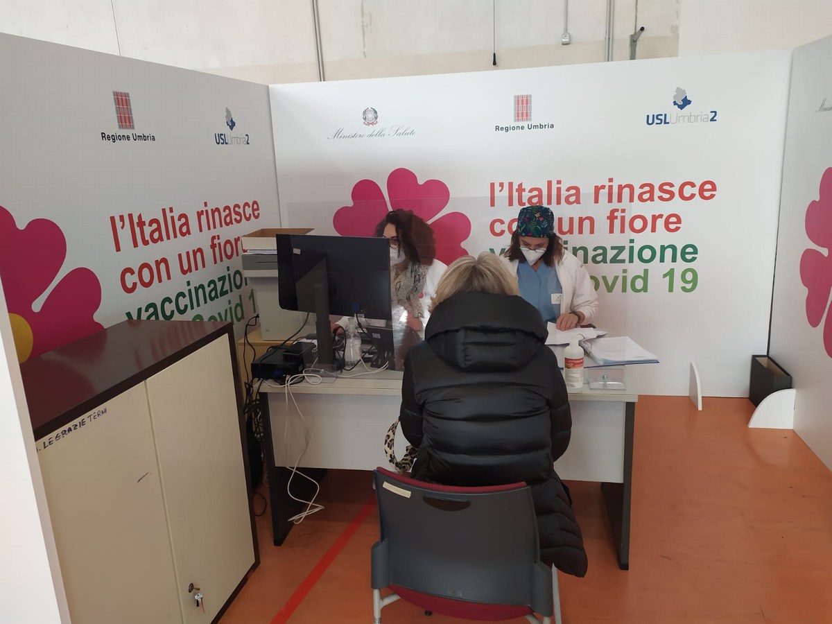 Punto-vaccinale-Covid-Casagrande-Terni-24-aprile-2021-1