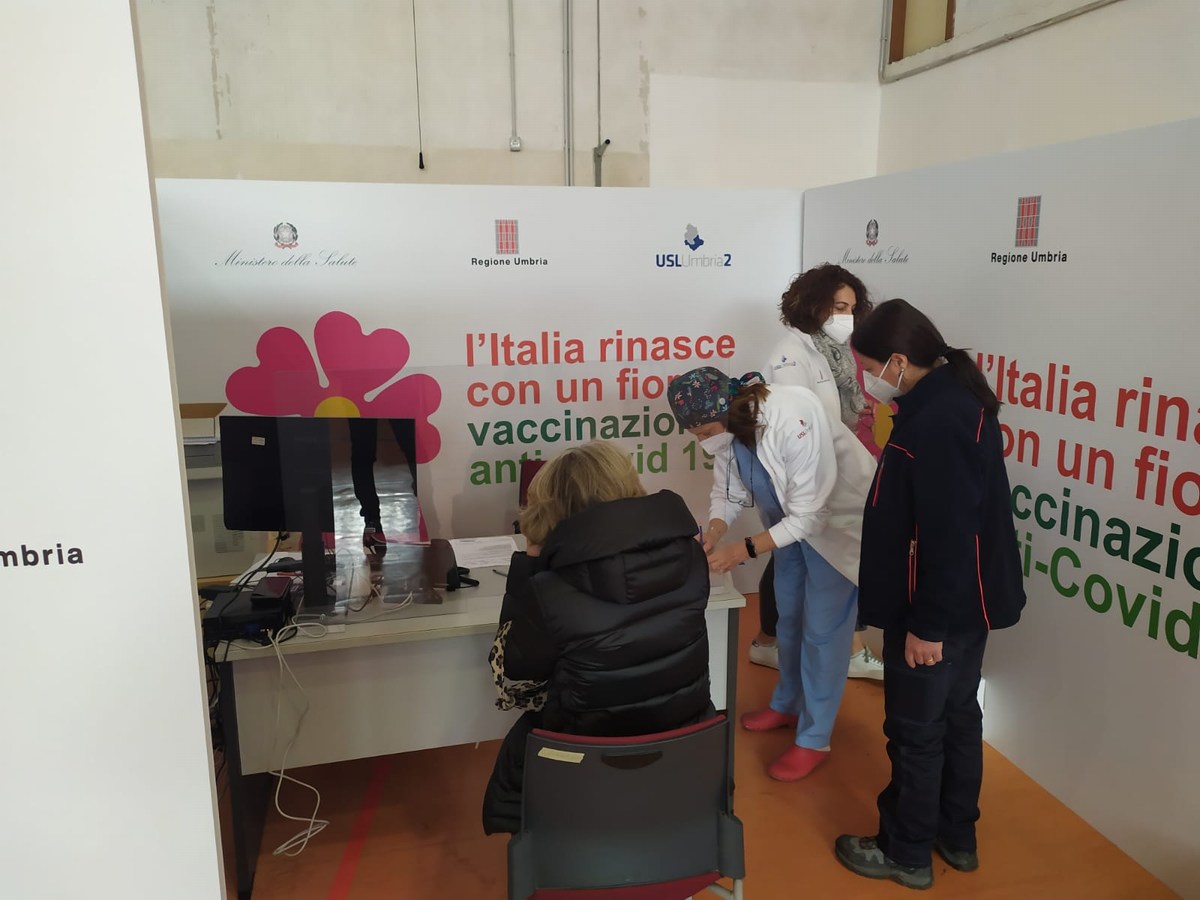 Punto-vaccinale-Covid-Casagrande-Terni-24-aprile-2021-13