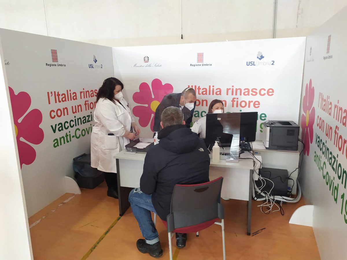 Punto-vaccinale-Covid-Casagrande-Terni-24-aprile-2021-2