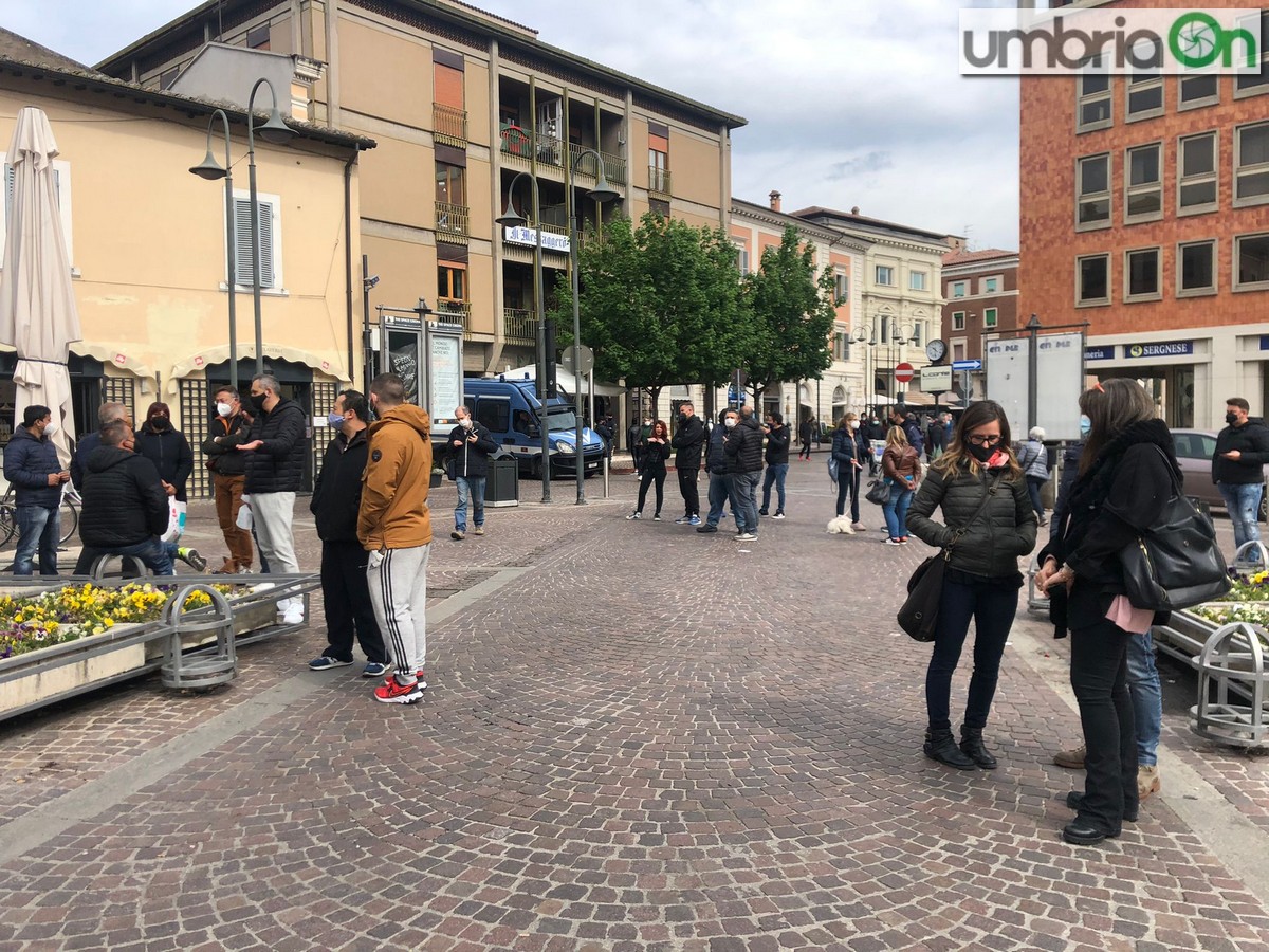 Ristoratori-piazza-Terni-manifestazione-presidio-Covid-riaperture-Europasds23