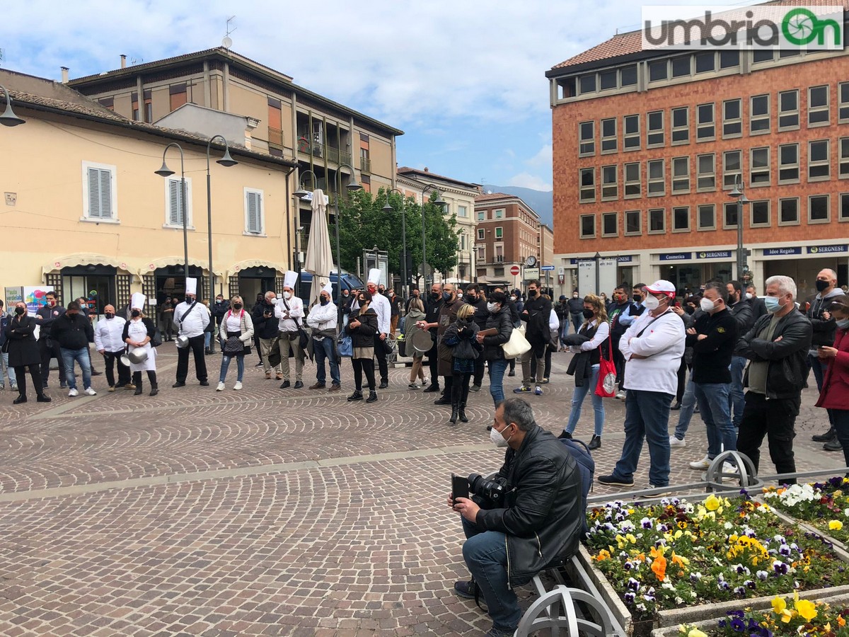 Ristoratori-protesta-presidio-piazza-Europa-Terni-riapertured44444